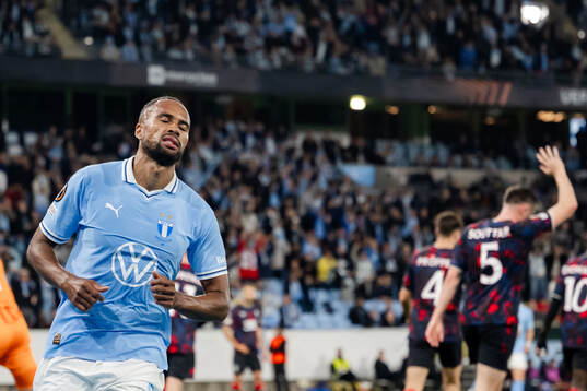 Isaac Kiese Thelin of Malmö FF looks dejected
