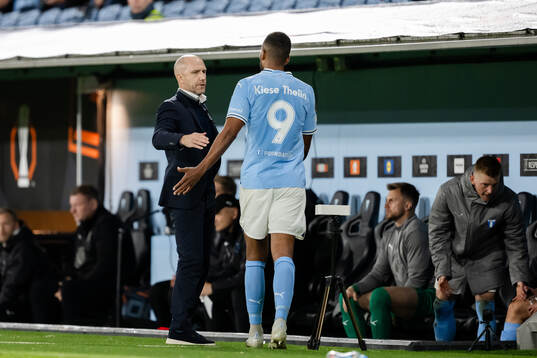 Head coach Henrik Rydström and Isaac Kiese Thelin of