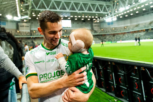 Hammarbys Oscar Johansson Schellhas jublar