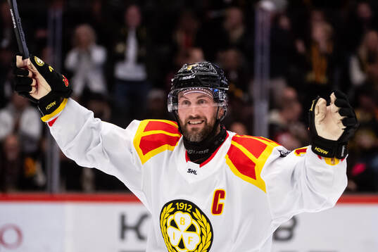 Brynäs Johan Larsson jublar