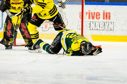 Östersunds Carl Skärström har ont