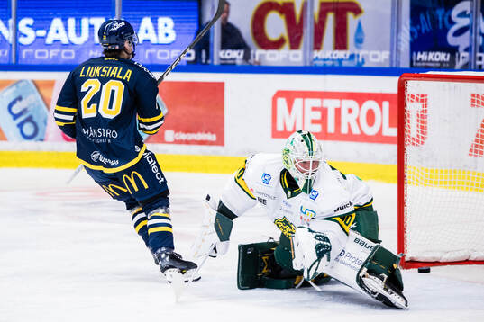 Södertäljes Juho Liuksiala gör 3-3 bakom Björklövens