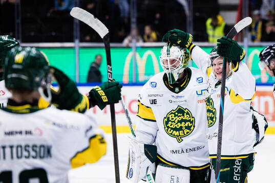 Björklövens målvakt Joona Voutilainen och Bruno Osmanis