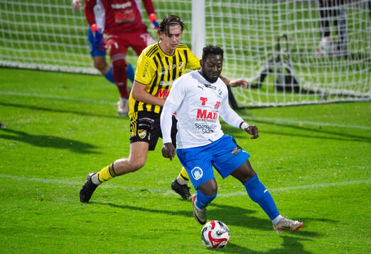 Nosabys Michael Andrew och IFK Hässleholms Axel Winberg i