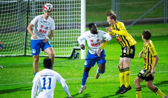 IFK Hässleholms Hugo Arvidsson och Nosabys Michael Andrew