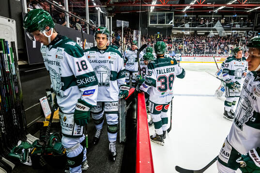 Tingsryds spelare lämnar isen