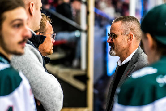 Tingsryds tränare Arto Miettinen och Nybros tränare Tommy