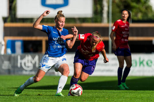 Trelleborgs Sofie Rewucha och Djurgårdens Therese Åsland