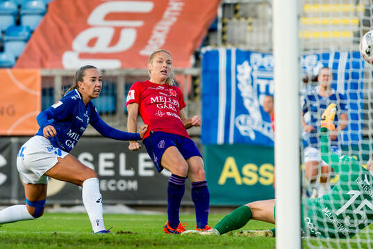 Djurgårdens Mimmi Larsson och Trelleborgs Athinna Persson