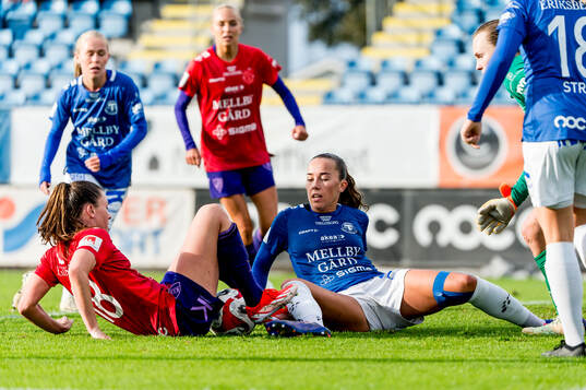 Djurgårdens Pauline Hammarlund och Trelleborgs Athinna