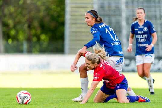 Djurgårdens Mimmi Larsson och Trelleborgs Thelma Persson