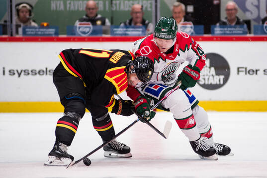 Brynäs Jordan Schroeder och Frölundas Carl Klingberg
