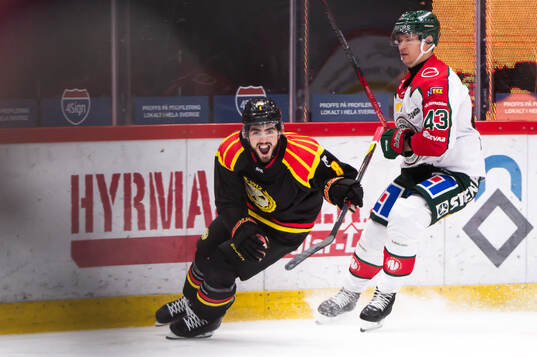 Brynäs Bobby Trivigno jublar