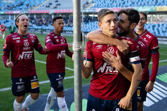 Örgrytes Anton Andreasson jublar ihop med Filip Trpcevski