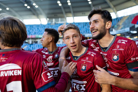 Örgrytes Anton Andreasson jublar ihop med Filip Trpcevski