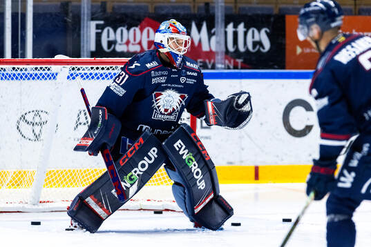 Linköpings målvakt Jesper Myrenberg på uppvärmningen