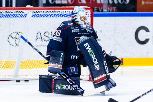 Linköpings målvakt Christian Heljanko på uppvärmningen