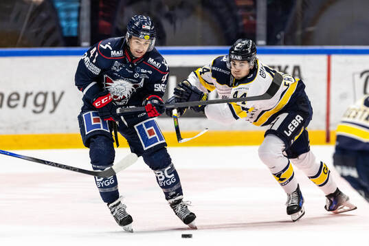 Linköpings Broc Little och HV71s Hugo Fransson