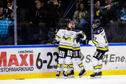 HV71s Hugo Fransson jublar