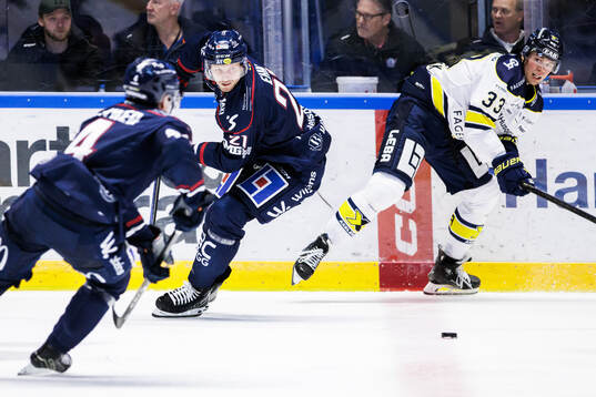 Linköpings Christoffer Ehn och HV71s Måns Lindbäck