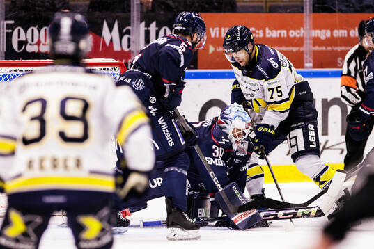 Linköpings målvakt Christian Heljanko och HV71s Radan Lenc