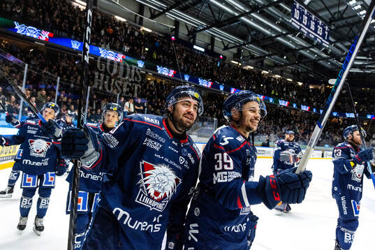 Linköpings Remi Elie och Ty Rattie jublar