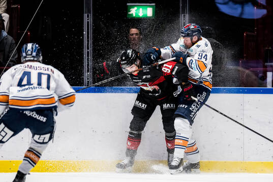 Malmö Redhawks Axel Sundberg och Växjös Joel Persson