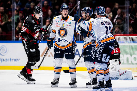 Växjös Emil Sylvegård och Manuel Ågren jublar
