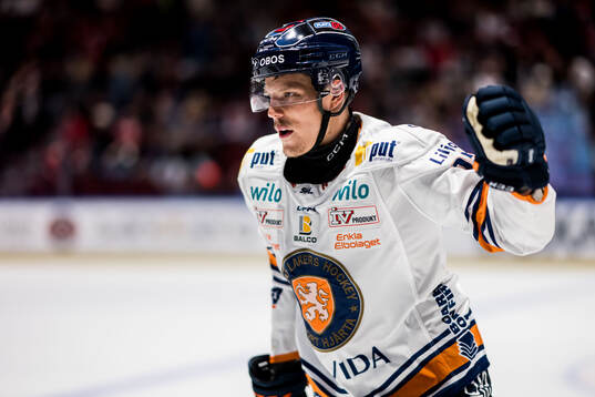 Växjös Otto Koivula jublar
