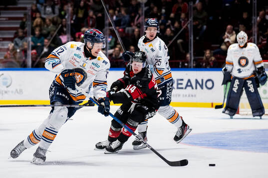 Växjös Otto Koivula och Malmö Redhawks Otto Stenberg