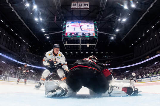 Växjös Dennis Rasmussen oroar mot Malmö Redhawks