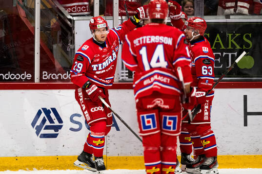 Timrås Filip Hållander jublar
