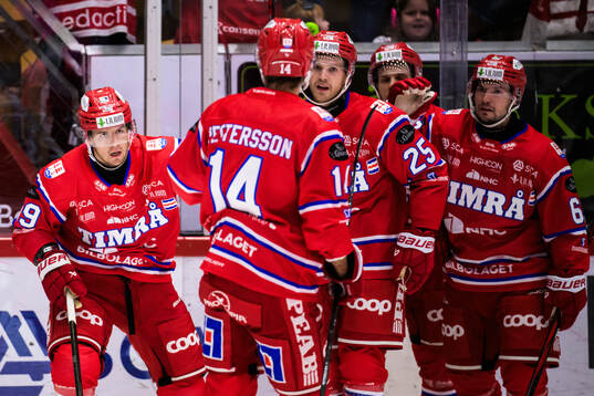 Timrås Filip Hållander jublar