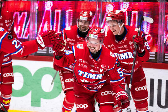 Timrås Jonathan Dahlén jublar