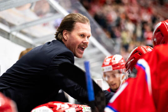 Timrås tränare Olli Jokinen jublar