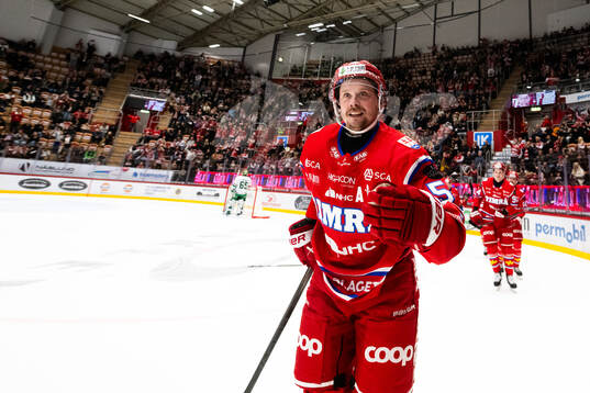 Timrås Jonathan Dahlén jublar