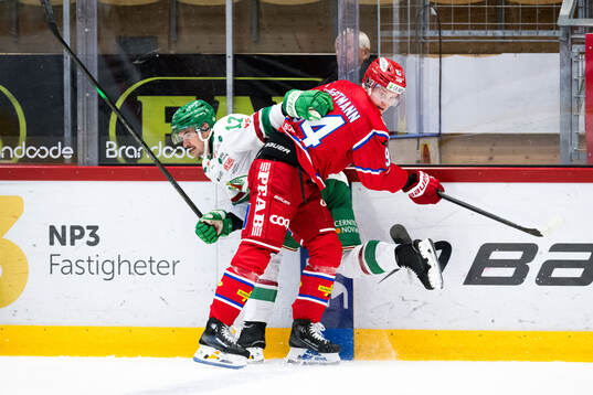 Rögles Max Karlsson och Timrås Sebastian Hartmann