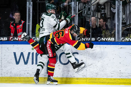 Färjestads Adam Ollas Mattsson och Luleås Anton Levtchi