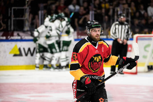 Luleås Linus Omark deppar