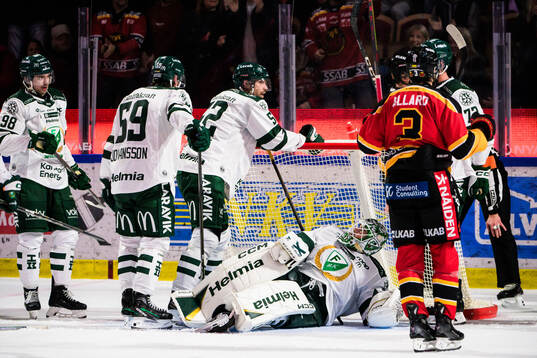 Färjestads August Tornberg och målvakt Maxime Lagacé