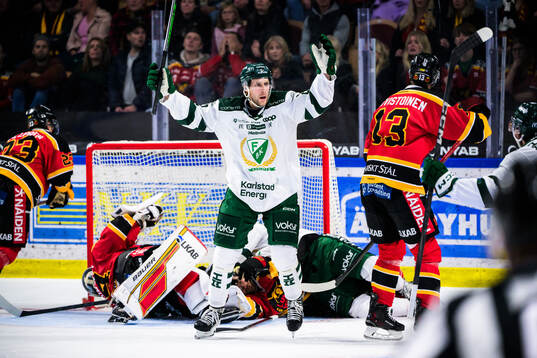 Färjestads Per Åslund jublar