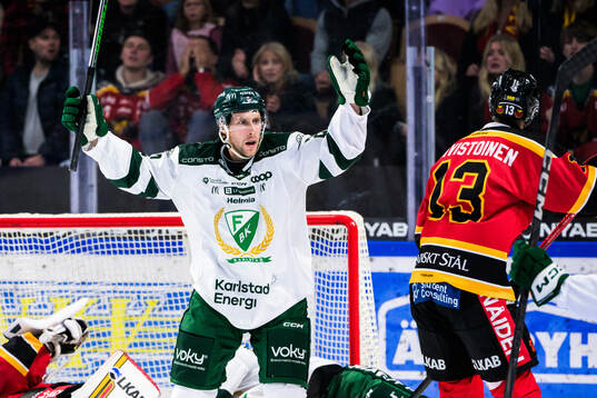 Färjestads Per Åslund jublar
