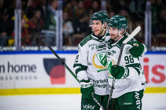 Färjestads Per Åslund och Marian Studenic jublar
