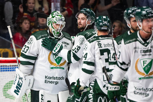 Färjestads målvakt Maxime Lagacé och Linus Johansson