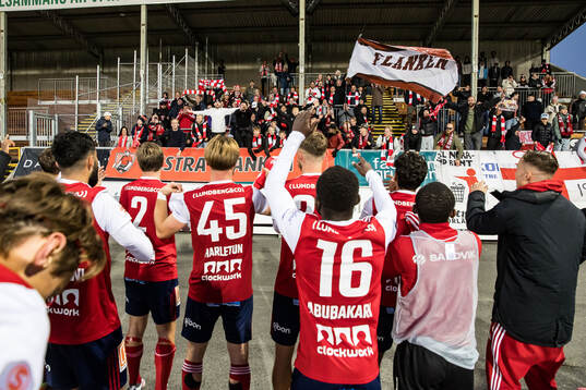 Sandvikens spelare jublar