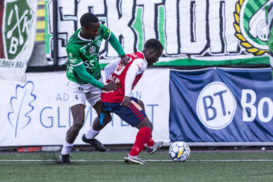 Brages Adil Titi och Sandvikens IFs Mohammed Sadat Abubakari