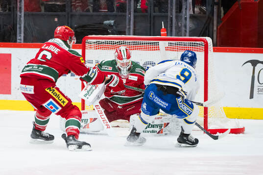 MoDos målvakt Lassi Lehtinen och Leksands Patrik Zackrisson