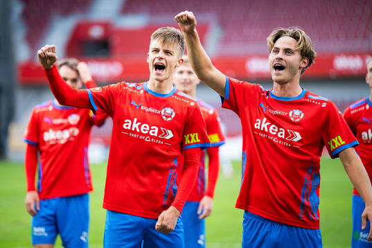 Helsingborgs Adrian Svanbäck och Daniel Bergman jublar