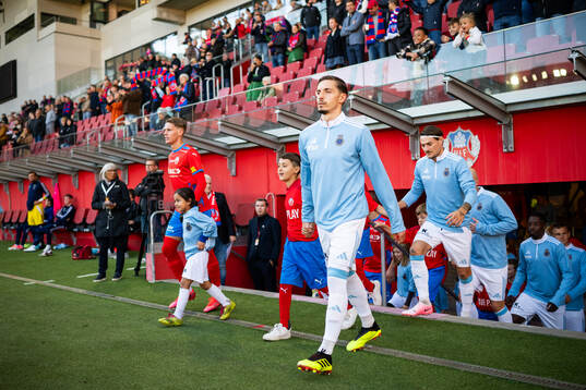 Helsingborgs och Gefles spelare gör entré
