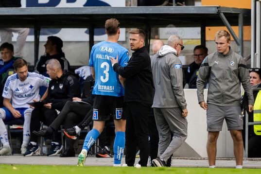 Halmstads Gabriel Wallentin lämnar planen
